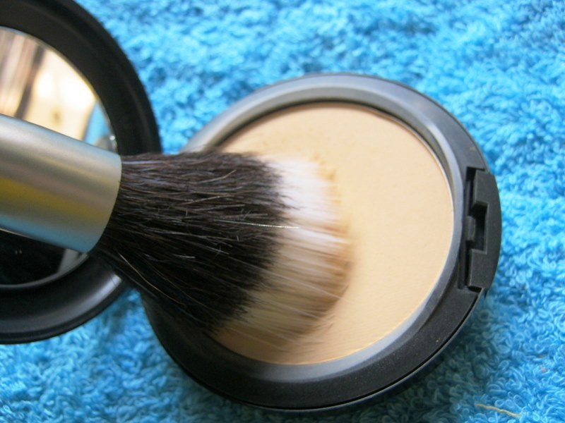 mac studio fix powder plus foundation for pale skin